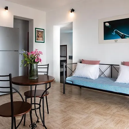 Flisvos Apartament *