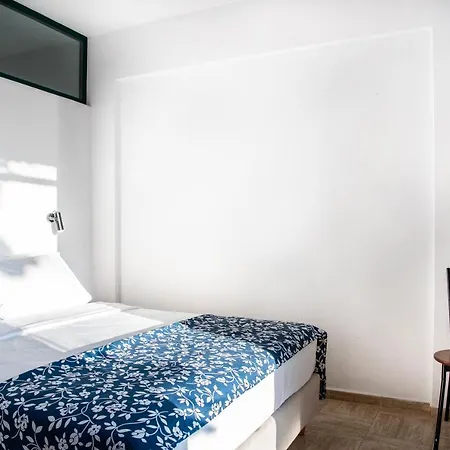 Flisvos Apartman *